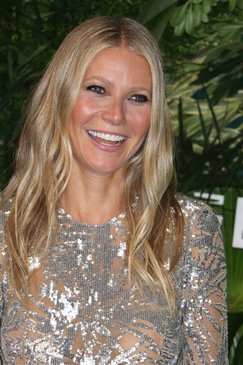 Gwyneth Paltrow poses completely naked covered in head-to-toe gold body paint to celebrate her 50th birthday. ... Kylie Jenner took to a big luxury yacht and Gwyneth Paltrow, well, she had other ...